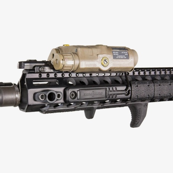 mag617-blk_magpul_m-lok_tape_switch_mounting_plate-surefire_st_03_1.jpg